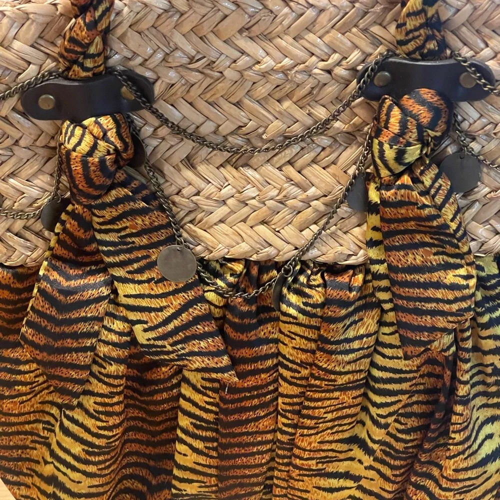 Awesome fabric and straw bag, special details, chains and leather! - Picture 2 of 7